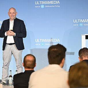 Speaker at the stage - Karsten Hoffmeister Jaguar Landrover (JLR)
