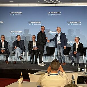 Shaking Hands Markus Rettstatt und Joachim Langenwalter during the Automotive Software Strategies Conference 2026