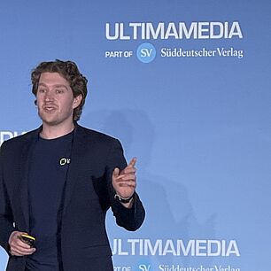 Max Pabinger on the stage of Automotive Software Strategies Conference